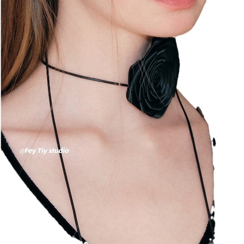 Ručni rad choker s cvjetnim dizajnom, Materijal: Plast/Smola; Obrada: Ručna; Stil: Cvijeće; Lanac: Konvencionalni lanac; Višeslojni: Da