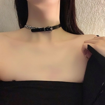 Kožni geometrijski choker ogrlica s križnim lancem, višeslojna, proljeće 2023