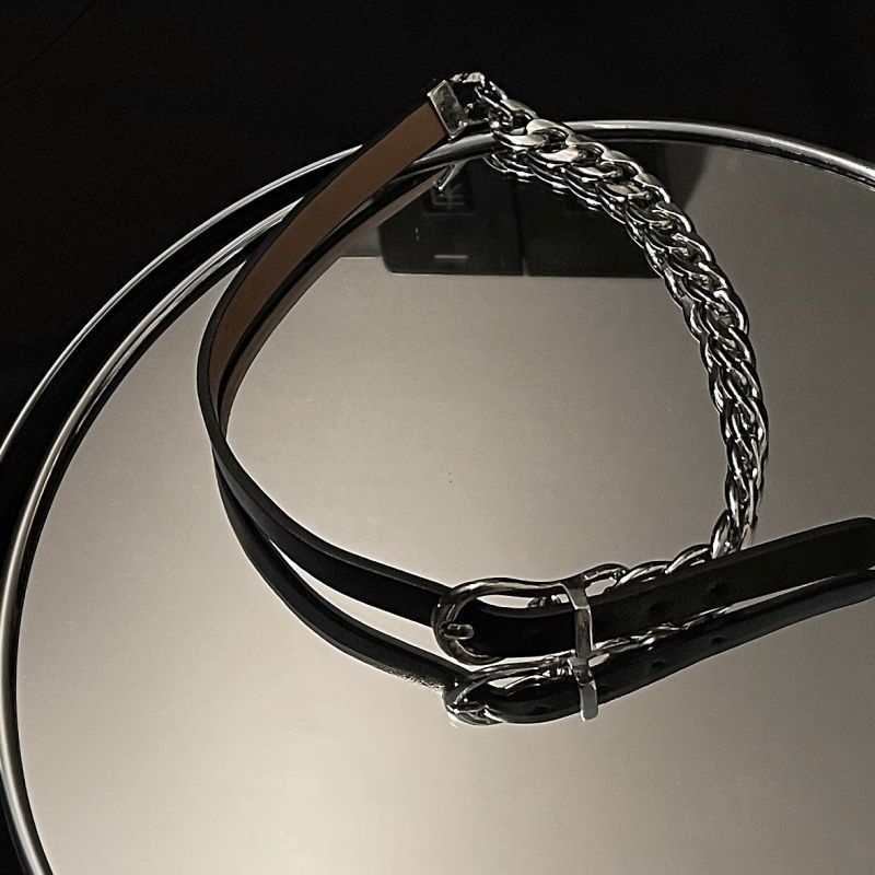 Kožni geometrijski choker ogrlica s križnim lancem, višeslojna, proljeće 2023