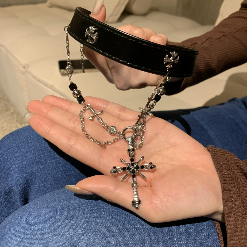 Harajuku stil ogrlica-choker s križnim privjeskom, geometrijskim kožnim detaljem, višeslojna, bakreni materijal, O lanac, za žene