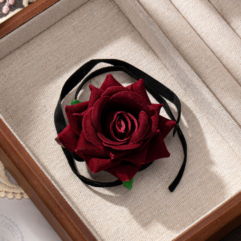 Колие от влакна с флорални мотиви, редовна верига, унисекс, висулка: друг, Зима 2024