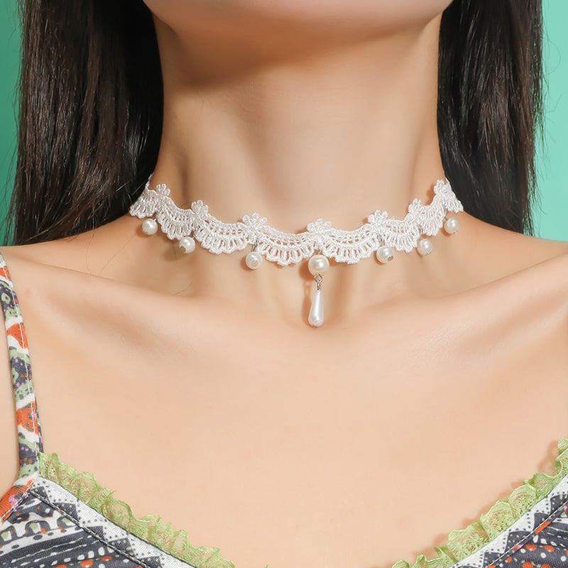 Choker od legure s privjeskom kapljice vode, lanac zmijskog tipa, podesiva duljina, geometrijski dizajn