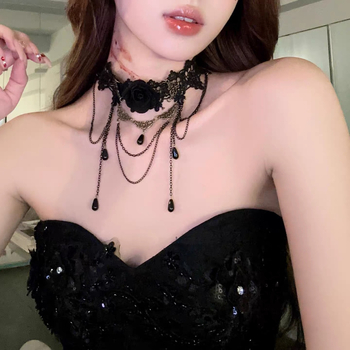 Choker ogrlica s čipkom i resicom, materijal tkanina, cvjetni oblik, 20 g