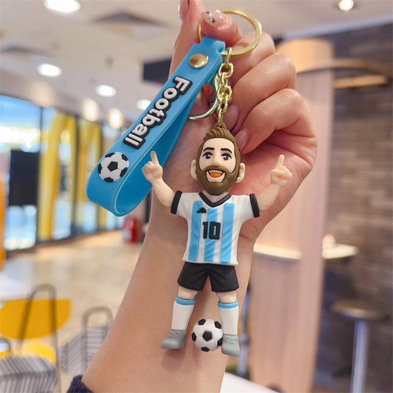 Futball kulcstartó – rajzfilm stílusú PVC medál, egyenként csomagolva