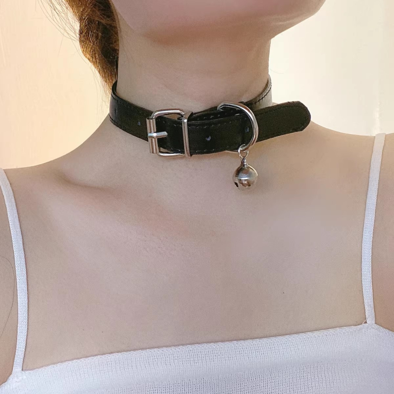 Choker din piele, pandant din aliaj, placare electroplatină, circumferință 41–50 cm, cod N-8186