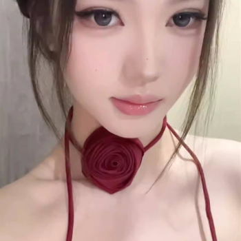 Ogrlica s cvjetnim motivom i klavikularnim lancem - Ručno izrađena, mješavina materijala, proljeće 2024, Ženski nakit