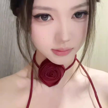 Ogrlica s cvjetnim motivom i klavikularnim lancem - Ručno izrađena, mješavina materijala, proljeće 2024, Ženski nakit