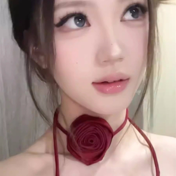 Ogrlica s cvjetnim motivom i klavikularnim lancem - Ručno izrađena, mješavina materijala, proljeće 2024, Ženski nakit