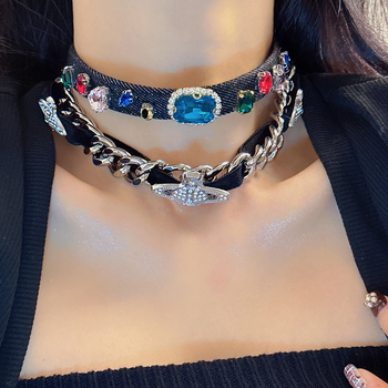 Ogrlica od legure s uvijenim lancem, višeslojna, obim 31–40 cm, privjesak od legure (Materijal: Legura; Lanac: Twist; Višeslojnost: Da; Opseg: 31–40 cm; Privjesak: Legura)