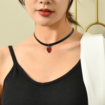 Choker ogrlica - titanijeva čelična, ugraviran žad, korejski stil, srčani motiv