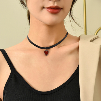 Choker ogrlica - titanijeva čelična, ugraviran žad, korejski stil, srčani motiv