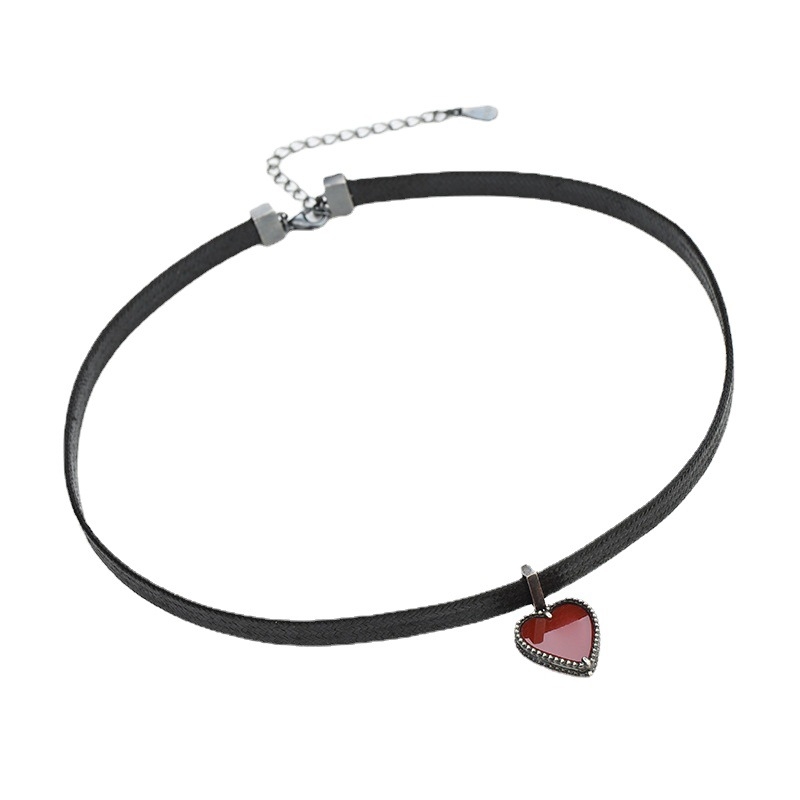Choker ogrlica - titanijeva čelična, ugraviran žad, korejski stil, srčani motiv