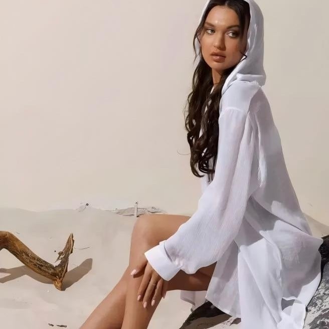 Plažni pokrovni gornji dio za bikini: vanjski poliester, podstava od pamuka; 35% poliester / 65% pamuk; težina 180 g; za plivanje i vodene športove