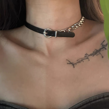 Geometrijski chok­er ogrlica od legure, s klavikularnom lancem i privjeskom od legure, elektroplatirano