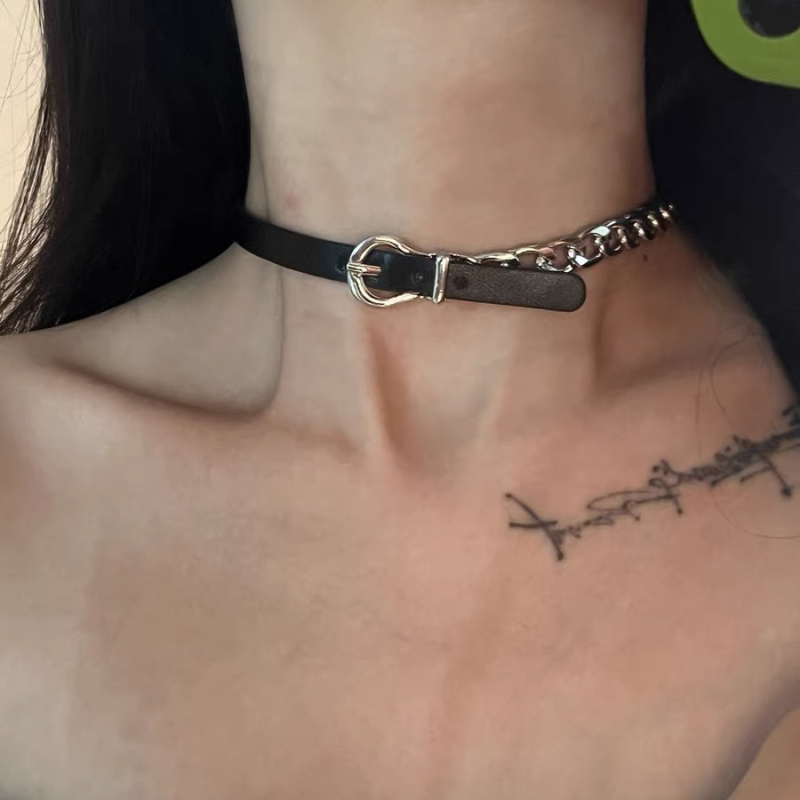 Geometrijski chok­er ogrlica od legure, s klavikularnom lancem i privjeskom od legure, elektroplatirano