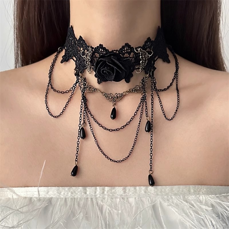 Choker ogrlica s čipkastim privjeskom u obliku cvijeta, geometrijski oblik, tkanina, privjesak od legure