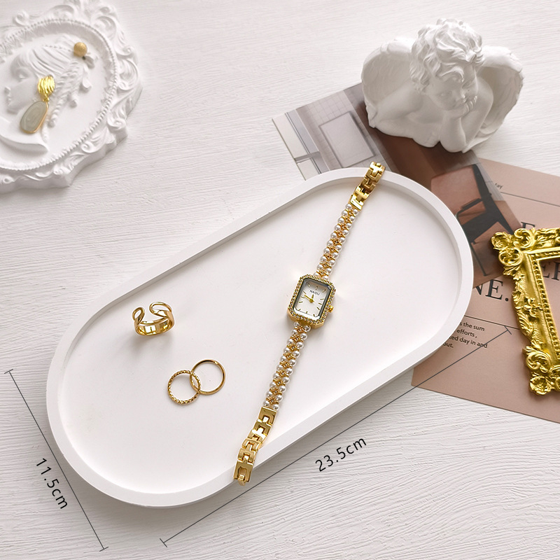 Gipsani tanjur u obliku oblaka s nepravilnim geometrijskim dizajnom, pogodan za fotografiranje proizvoda