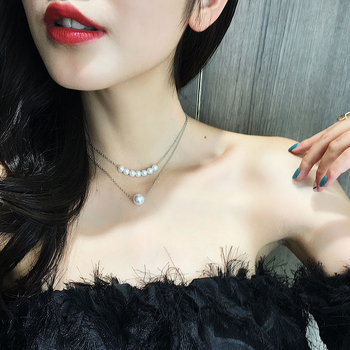 Dvostruko slojevita biserna choker ogrlica s privjeskom od majčinske biserne perle, kapljasti stil, zmijska kost lanac, Readsilenter