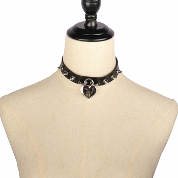 Сърцевидна кожена яка, метална сплав – Пролет 2021