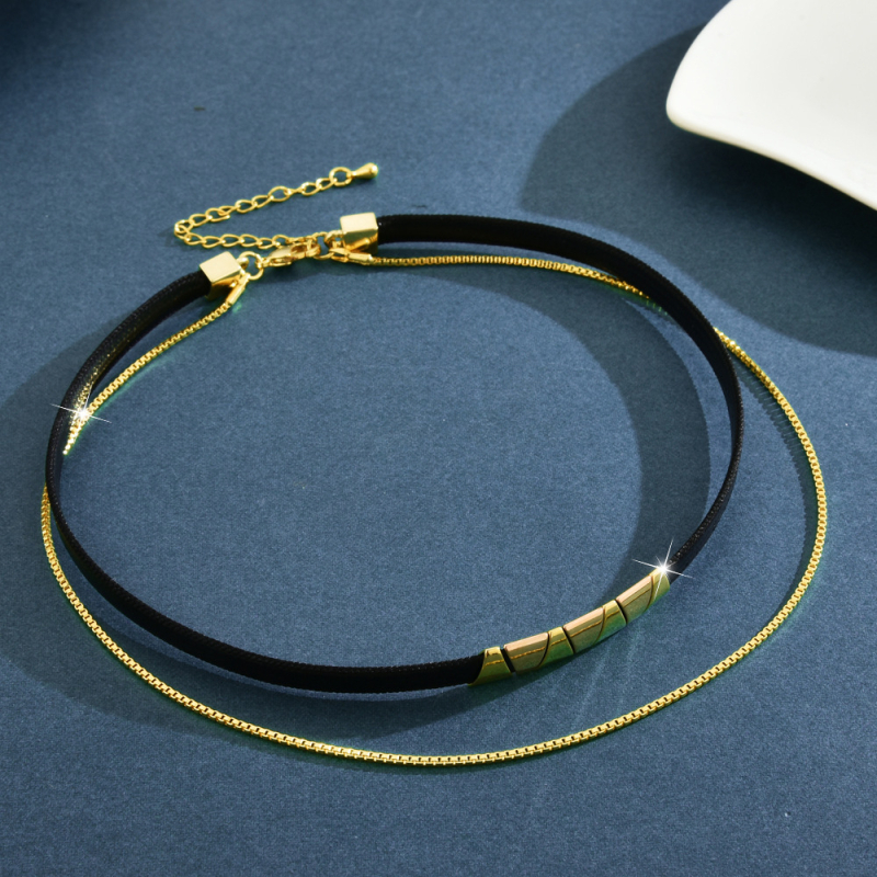 Двойнослоен чокър колие в черно с геометричен дизайн | Меден материал | Обиколка 31–40 см | Многослоен