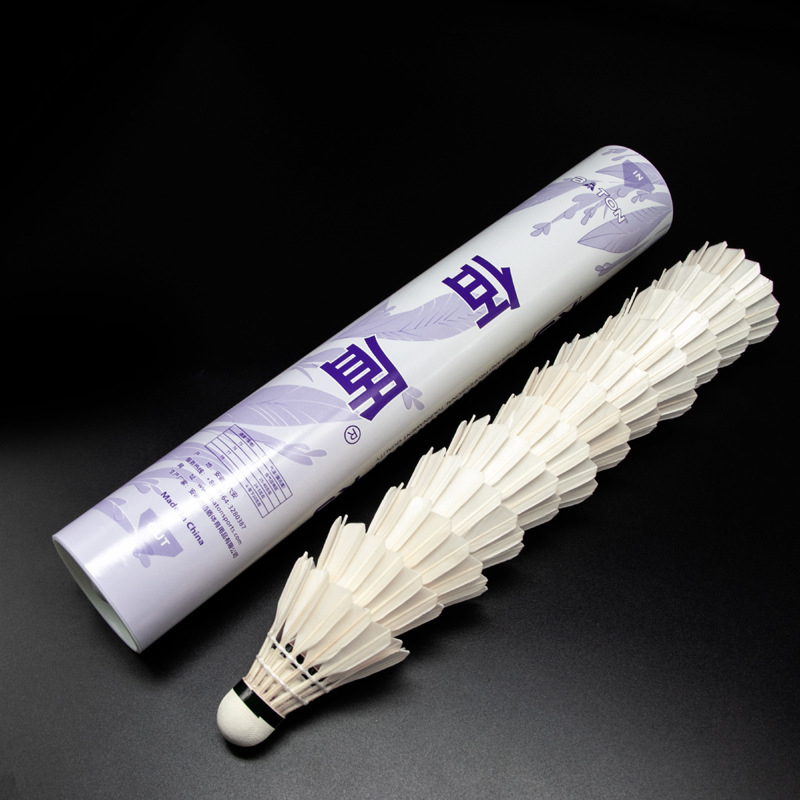 Baídun tollaslabda – goose feather; tartós érzet, stabil repülés; alkalmas tollaslabdához; magáncímkézés lehetősége; kategória: ütővonal; asztaliteniszhez és tollas tenishez