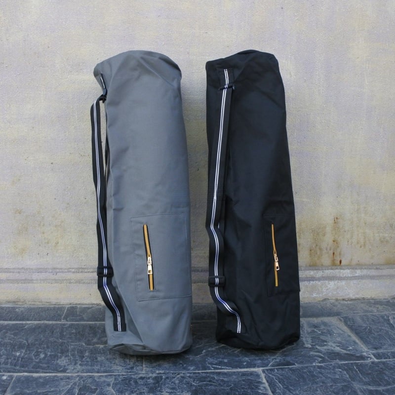 Vízálló búváruszonyos hátizsák, nagy kapacitású, alkalmas kültéri sportokra és tollaslabdára