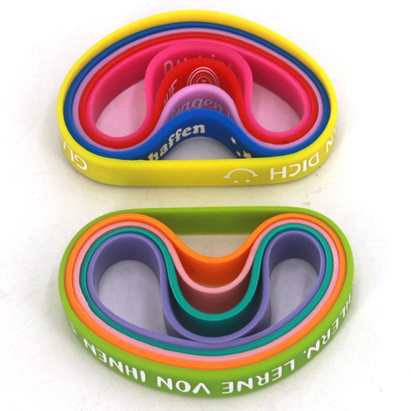 Silikonska narukvica – jednostavan stil, 12 varijanti teksta, unisex kružni oblik, bez logotipa, ljeto 2025