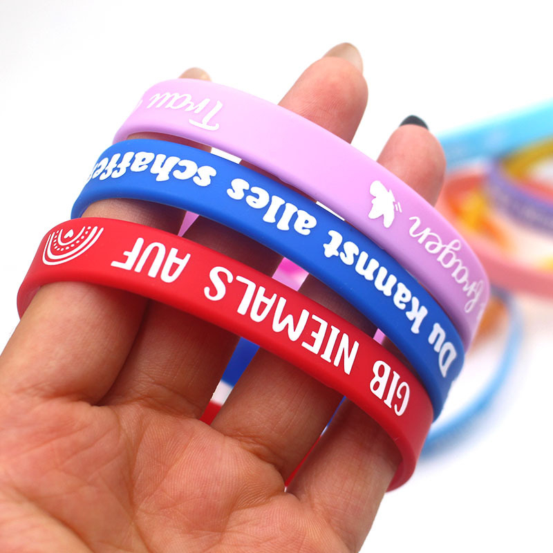 Silikonske narukvice – 12-dijelni set s njemačkim inspirativnim porukama, unisex, okrugli oblik, dodatak za ruku, ljetno izdanje 2025 (Materijal: silikon; Kategorija: dodatak za ruku; Set: 12 komada; Oblik: Unisex, okrugli; Godina/sezona: ljeto 2025)