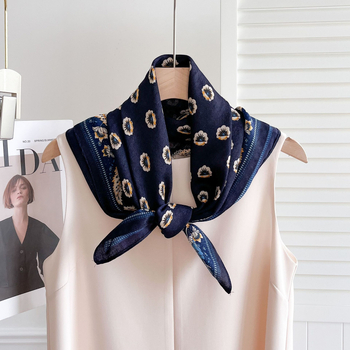 Τετράγωνο φουλάρι από πολυεστερικό ύφασμα, φθινοπωρινή Twill ύφανση με εκτύπωση, καταγωγή Hangzhou, στυλ κομψών μετακινήσεων