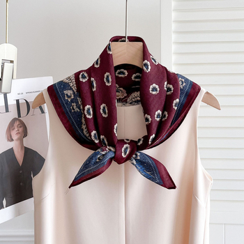 Τετράγωνο φουλάρι από πολυεστερικό ύφασμα, φθινοπωρινή Twill ύφανση με εκτύπωση, καταγωγή Hangzhou, στυλ κομψών μετακινήσεων