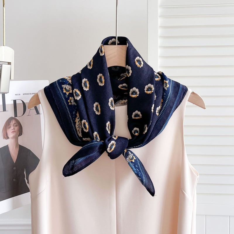 Τετράγωνο φουλάρι από πολυεστερικό ύφασμα, φθινοπωρινή Twill ύφανση με εκτύπωση, καταγωγή Hangzhou, στυλ κομψών μετακινήσεων