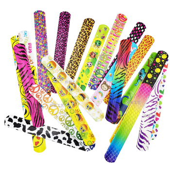 Dječji snap narukvice — karikatura stil, unisex geometrijski oblik; materijal: plast/smola; ispis logotipa moguć; prilagodba dostupna