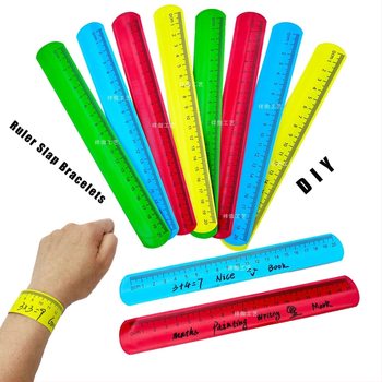 Dječji snap narukvice — karikatura stil, unisex geometrijski oblik; materijal: plast/smola; ispis logotipa moguć; prilagodba dostupna