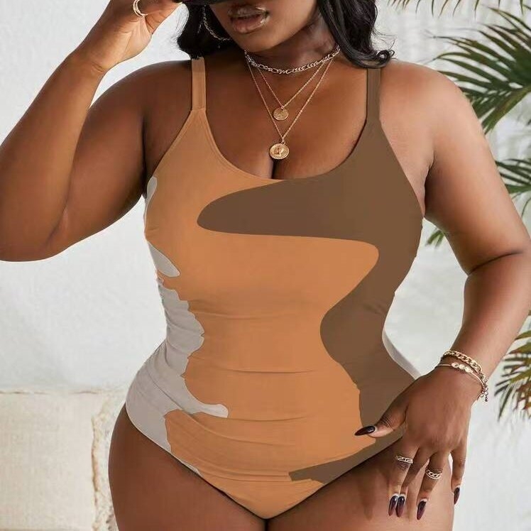 Jednodijelni kupaći kostim s printsom, otvorena leđa, visoka elastičnost i jastučić za prsa.