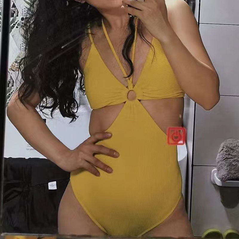 Jednodijelni Ženski kupaći kostim, bez leđa, s trakama, s podstavljenim poprsjem, vanjski materijal najlon 82%, podstava poliester s 18% elastana, težina 350 g