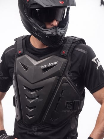 Off-road motorkerékpár védőmellény – PE héj és ütéselnyelő hab, légáteresztő, ideális cross-country vezetéshez, síeléshez és görkorizáshoz
