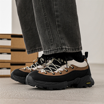 Ανδρικά Ορειβατικά Παπούτσια - Αναπνεύσιμα, Αδιάβροχα, Αντιολισθητικά; Άνω μέρος: ύφασμα + δέρμα split βοοειδών; Σόλα: καουτσούκ; Κλείσιμο μπροστά με κορδόνια; Χαμηλός αστράγαλος