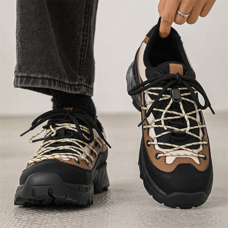 Ανδρικά Ορειβατικά Παπούτσια - Αναπνεύσιμα, Αδιάβροχα, Αντιολισθητικά; Άνω μέρος: ύφασμα + δέρμα split βοοειδών; Σόλα: καουτσούκ; Κλείσιμο μπροστά με κορδόνια; Χαμηλός αστράγαλος