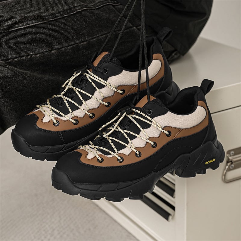 Ανδρικά Ορειβατικά Παπούτσια - Αναπνεύσιμα, Αδιάβροχα, Αντιολισθητικά; Άνω μέρος: ύφασμα + δέρμα split βοοειδών; Σόλα: καουτσούκ; Κλείσιμο μπροστά με κορδόνια; Χαμηλός αστράγαλος