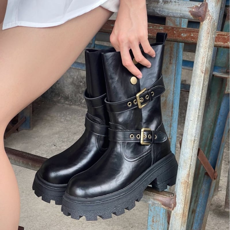 Martin csizmák - borjúbőrből készült felsőrész, középmagas szár, vastag sarok, kerek orr; vízálló