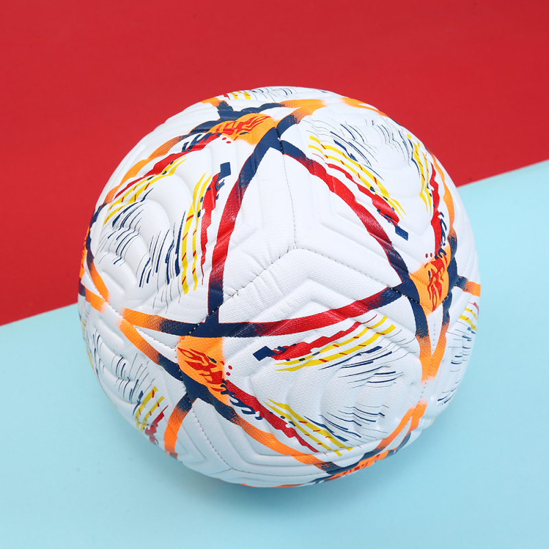 PVC nogomet za trening – šivano strojem, izdržljiv, model E124, logotip prisutan