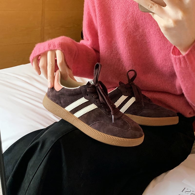 Platformos sportcipők elasztikus pántos zárással, kerek orr, gumitalp, alacsony sarok 1–3 cm