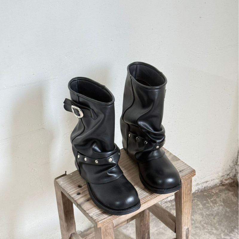 Βιντάζ μποτάκια με ριβέτ και πιλέσι, μέχρι τη γάμπα, τακούνι 3-5 εκ, άνω μέρος από Super Fiber