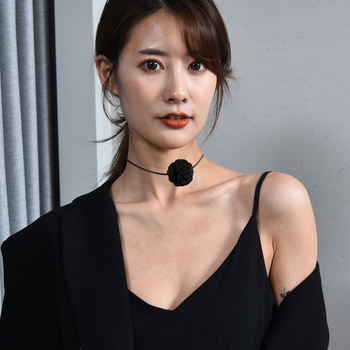 Колие с мотив цветя, смесен материал, висулка с инкрустирани смесени камъни, Chopin верига, MB240419