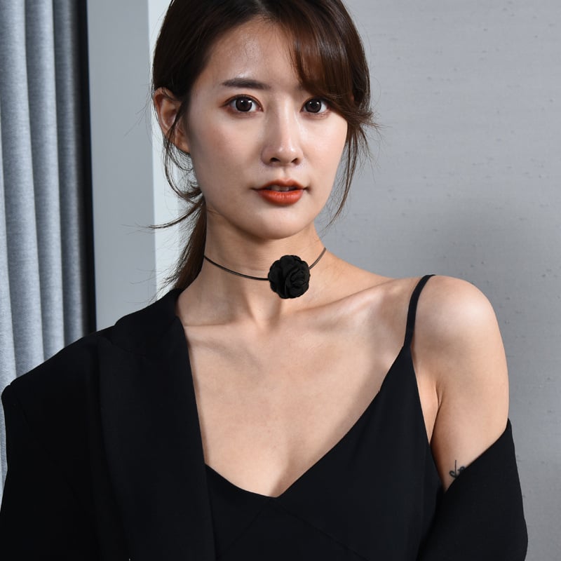 Колие с мотив цветя, смесен материал, висулка с инкрустирани смесени камъни, Chopin верига, MB240419