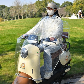 Autóruha: elektromos motorkerékpár szélvédője és esővédő huzat, szélálló és vízálló, minden évszakra, megerősített.