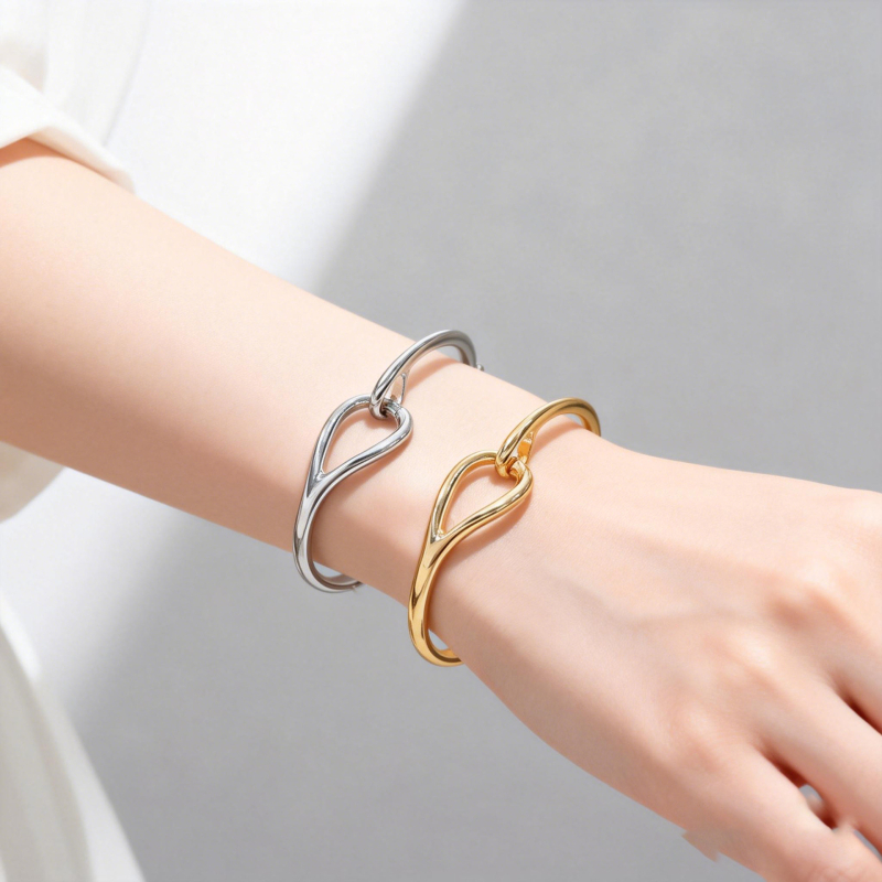 Гривна | Цинкова сплав, електропокритие; Форми: диамант, капка, геометрична; Стил: УНИСЕКС, Ин стил; Премиера: Зима 2025