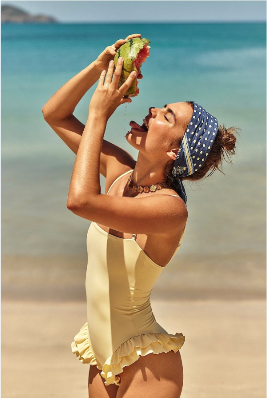 Női egyrészes fürdőruha magas derekú fazon, párnázott kosarakkal, egyszínű poliészter anyag, úszáshoz.