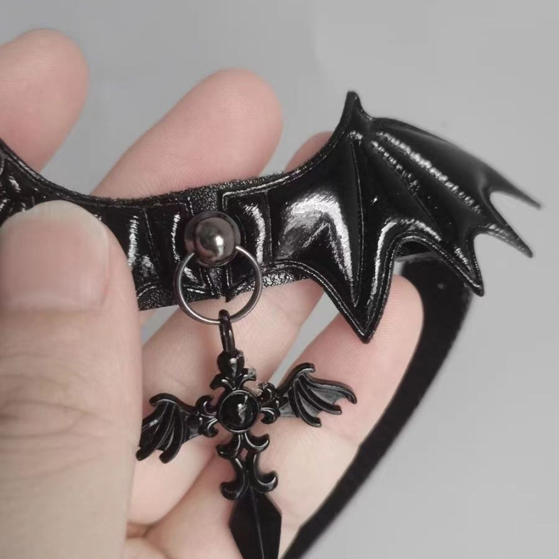Halloween ogrlica s krilima malog đavla, križ, Y2K stil; materijal: cinkova legura; lanac u obliku vala; privjesak od legure; originalni dizajn