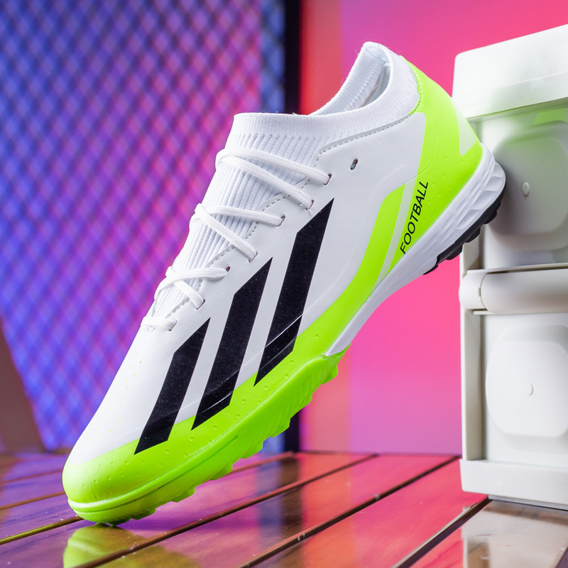 Παπούτσια ποδοσφαίρου - Αντιολισθητική σόλα; Άνω μέρος: High Peel + Fly Knit; Τεχνολογία: Twist system; Κατάλληλα για φυσικό χλοοτάπητα και τεχνητό χορτάρι